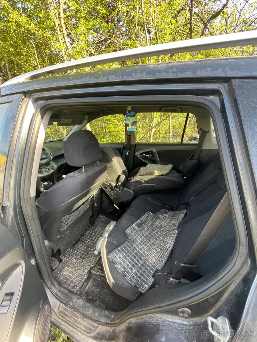 Rozpredam toyota rav 4 - 4