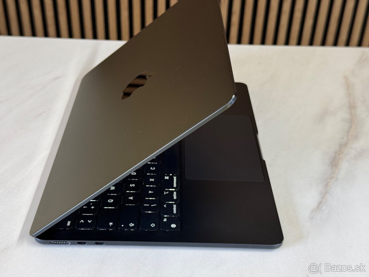 MacBook Air M3 13" komplet - 4