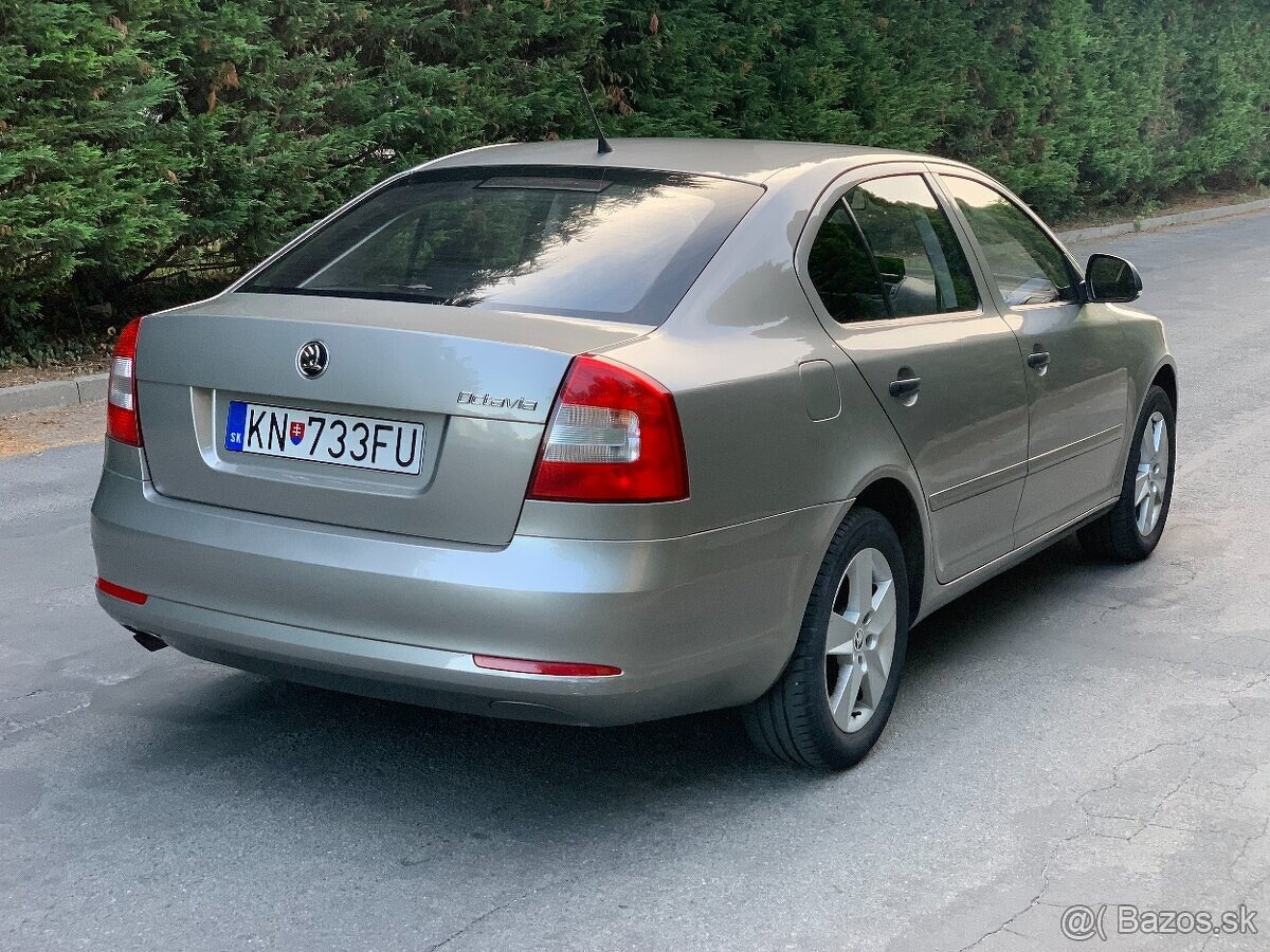 Škoda Octavia 1.6 benzín 2010 - 4
