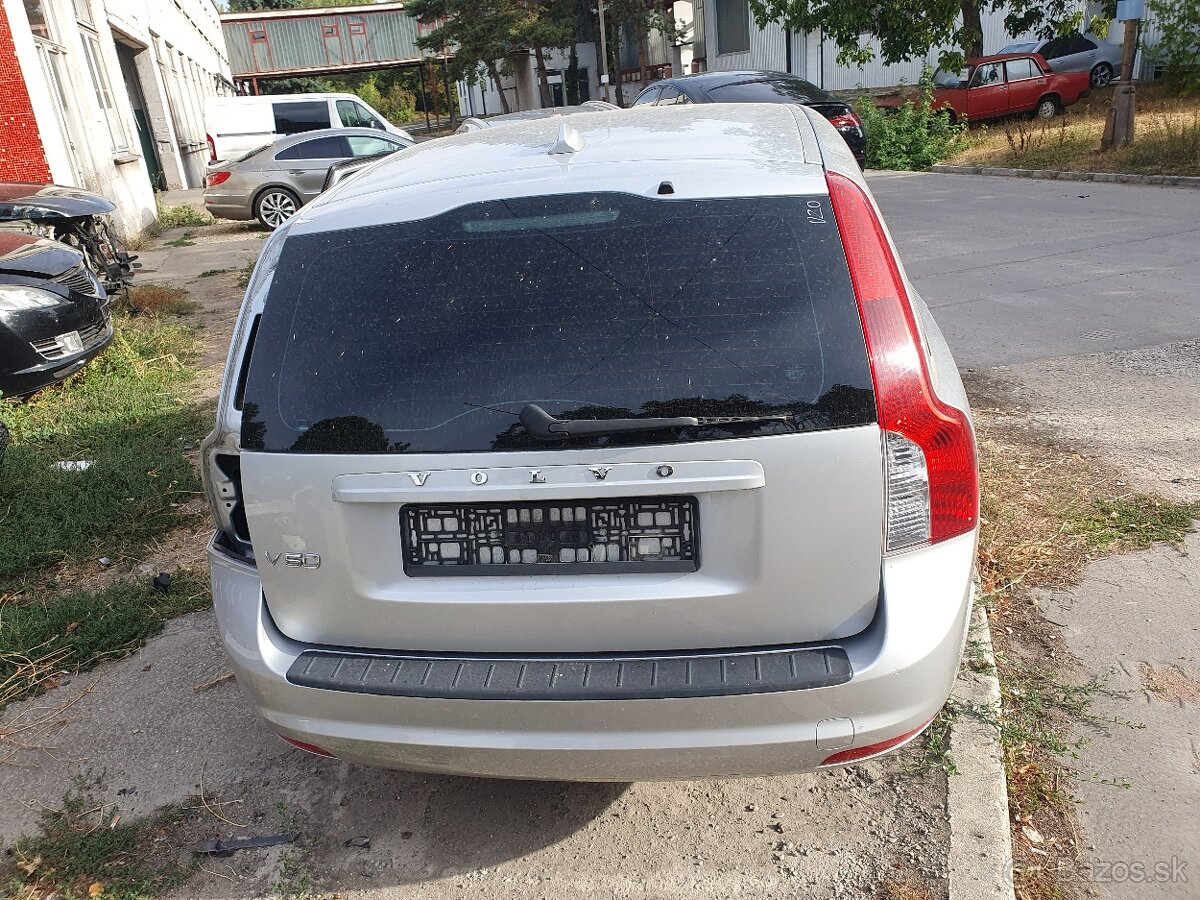 Rozpredám Volvo v50 1.6hdi 2009 - 4
