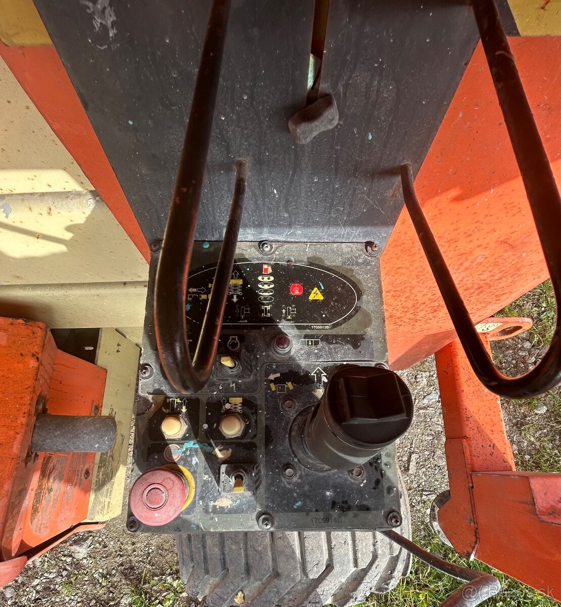 nožnicová plošina JLG 4394RT - 4