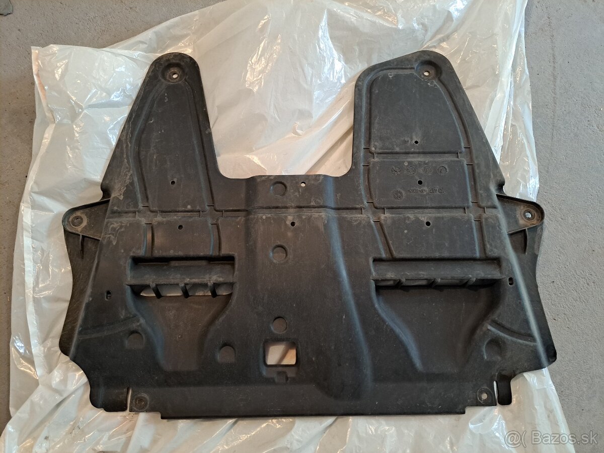 Abarth 595 - kryt pod motor - 4