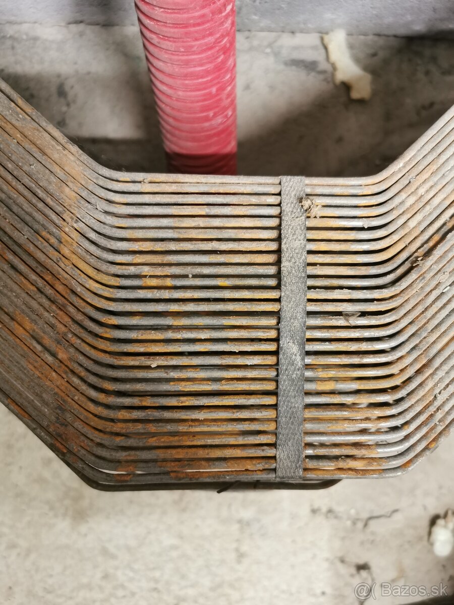 Kovový dištančný had - 4