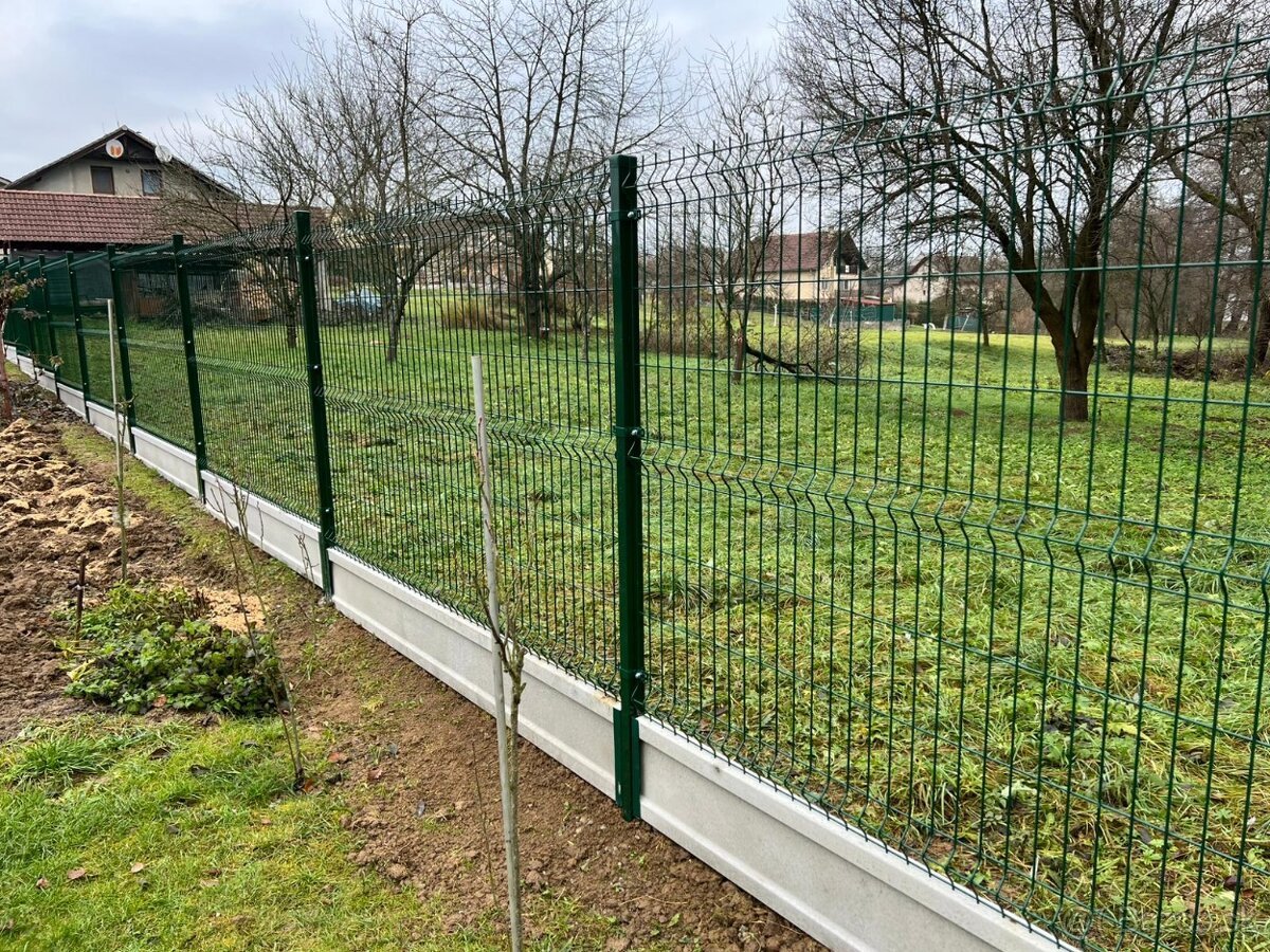 Betonovy plot, podhrabove dosky 3d,2d panely , montáž - 4