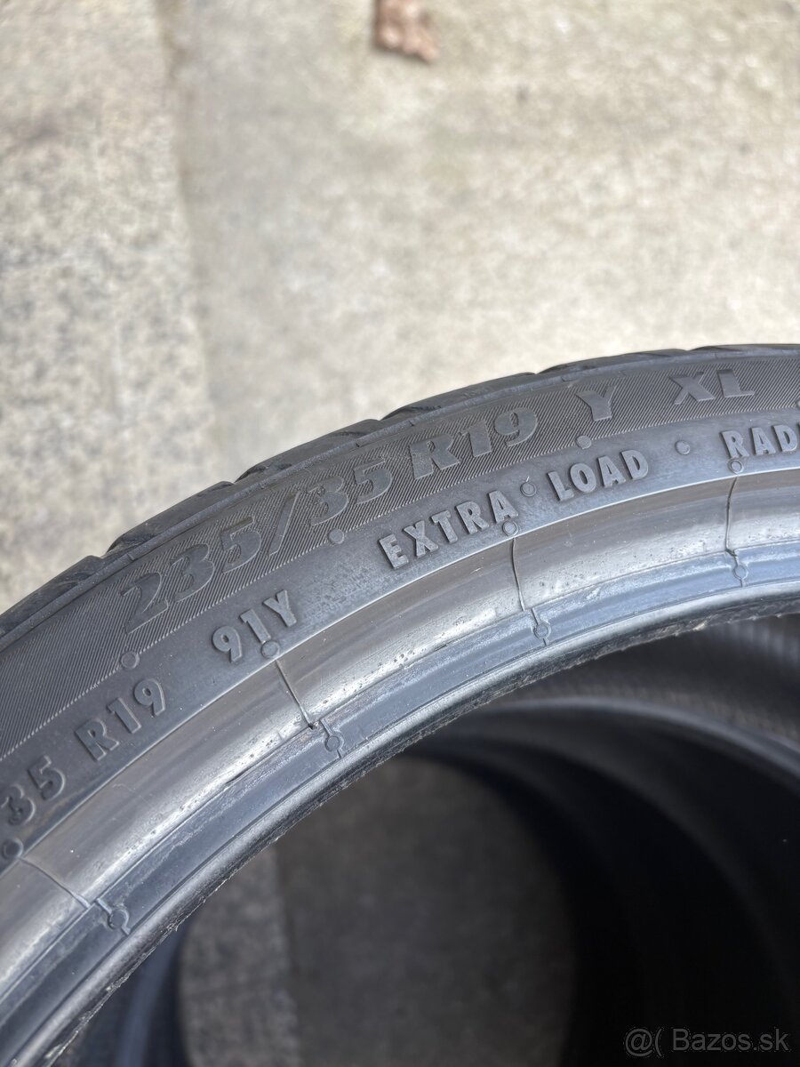 235/35 R19 - 4