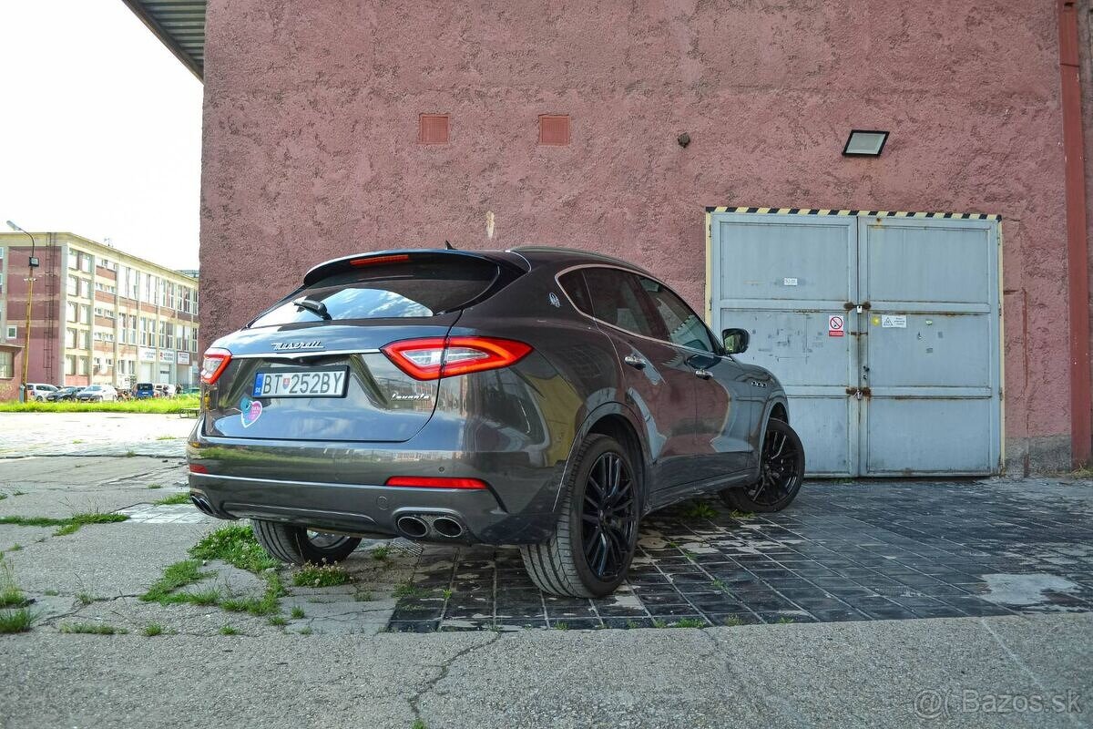 Maserati Levante S 3.0 benzín 316kW - 4
