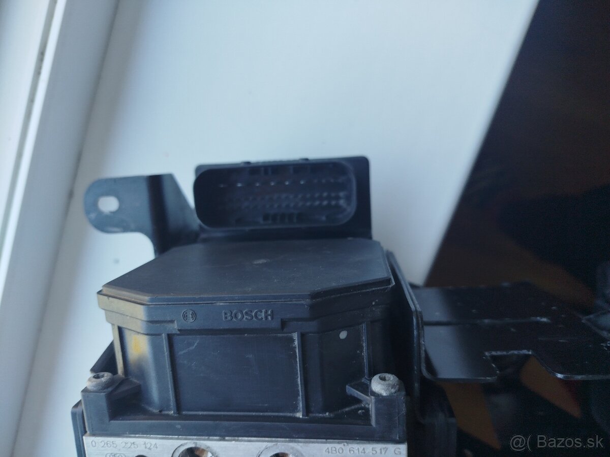 ABS jednotka VW Passat B5.5 1.9 TDI 96 kW BOSCH 4B0 614 517 - 4