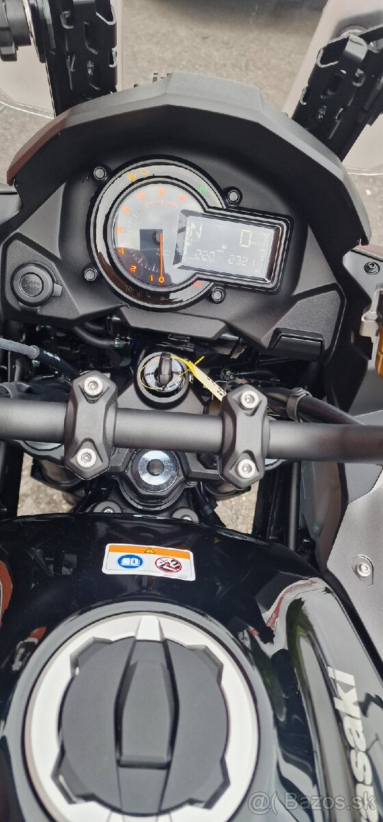 Kawasaki Versys 1100 - 4