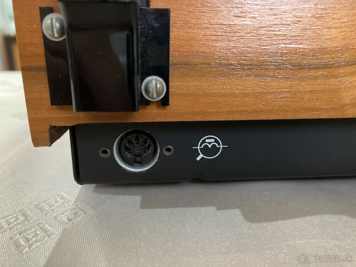 Gramofón Tesla NC440 - 4