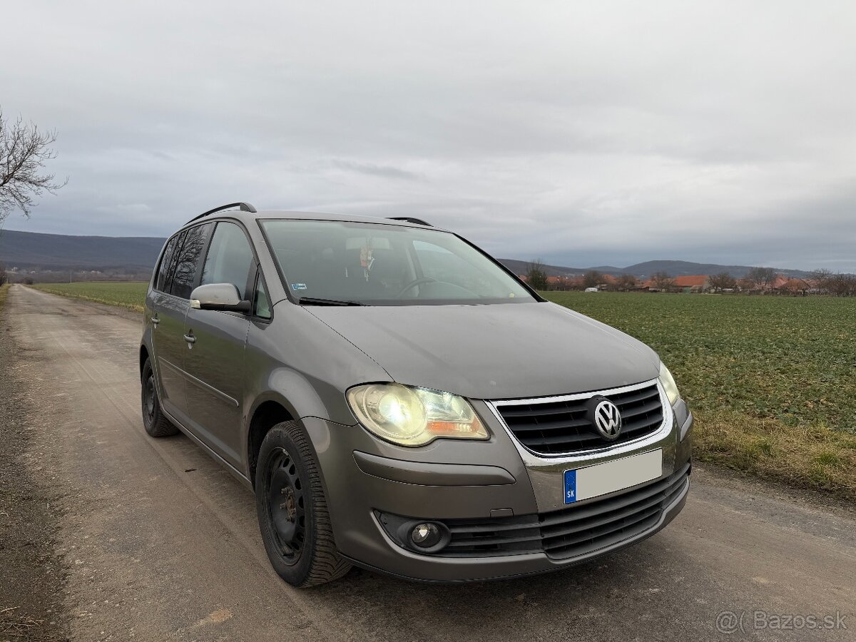VW Touran 1.9TDI BLS DSG - 4
