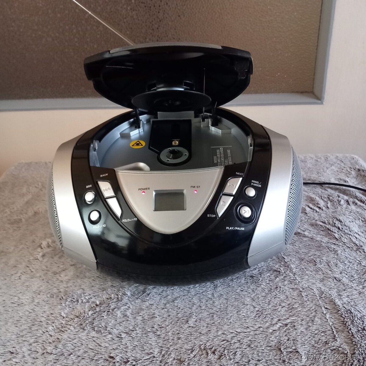 Predám DAEWOO PORTABLE STEREO RÁDIO, CD/MP3 - 4