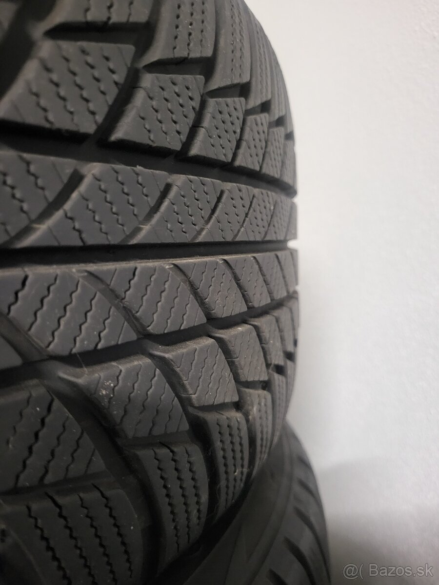 Mini R18 225/40 r18 Runflat - 4