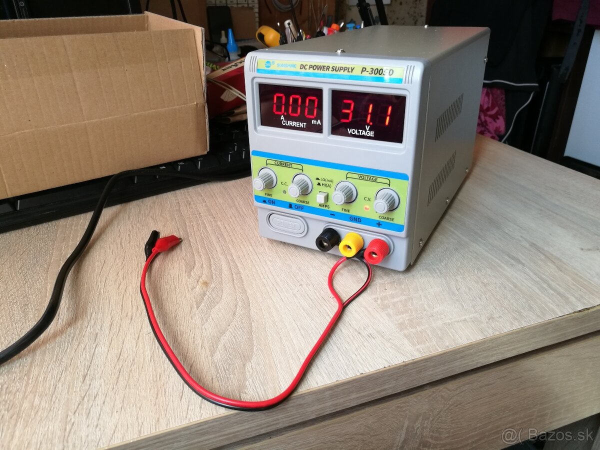 Lineárny laboratórny regulovateľný zdroj. 30 V 5A. - 4