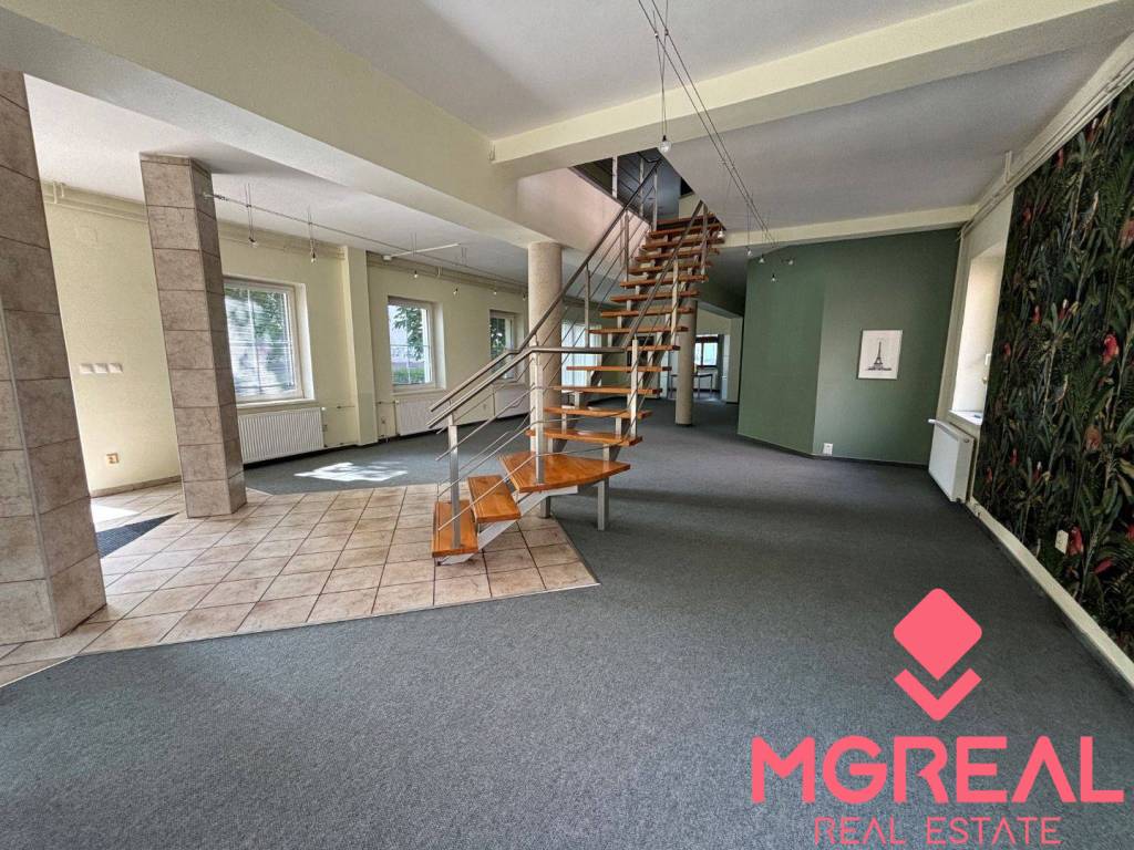 Budova blízko centra Topoľčany / PREDAJ - 4