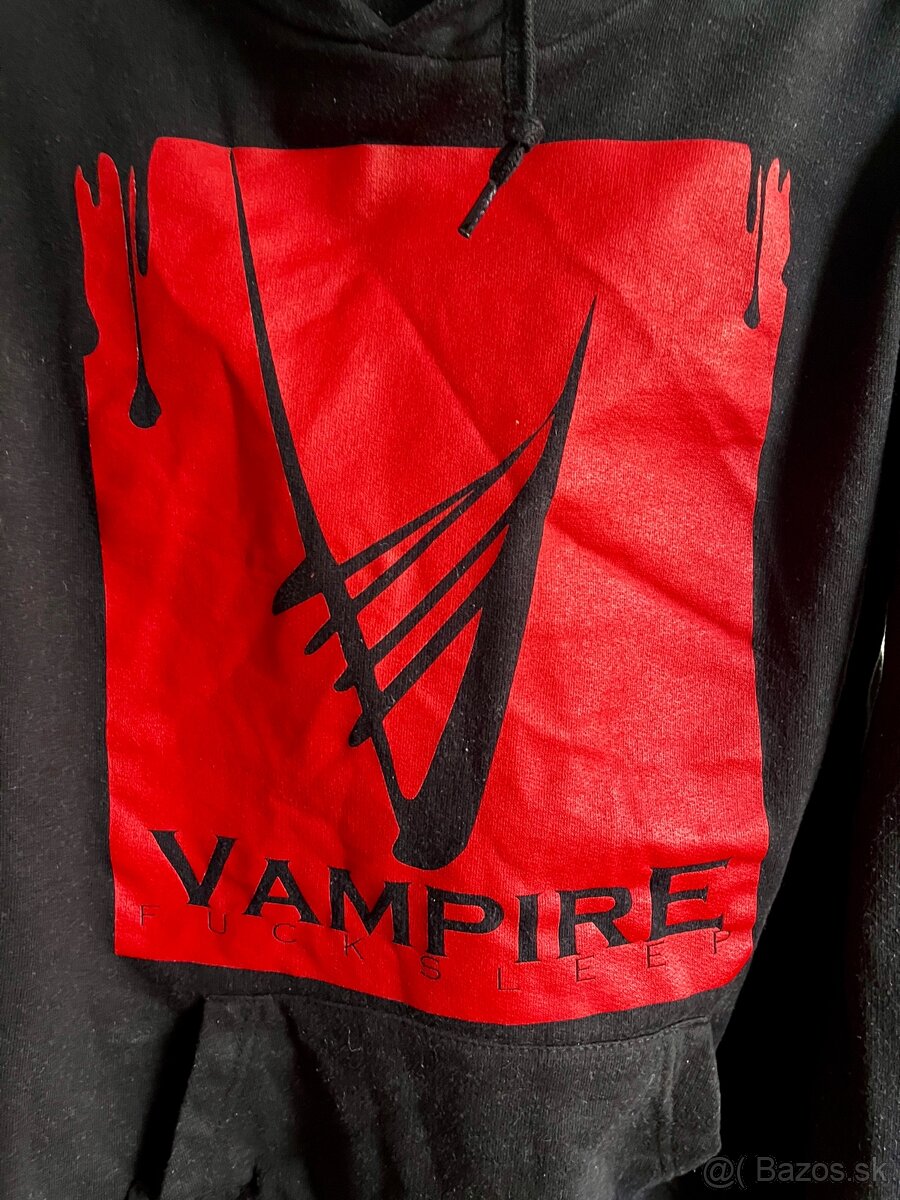 Čierna mikina s kapucňou M motív Vampire - 4