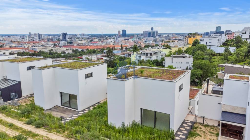 Nadštandardná 4- izbová terasová vila na Kolibe s krásnym vý - 4