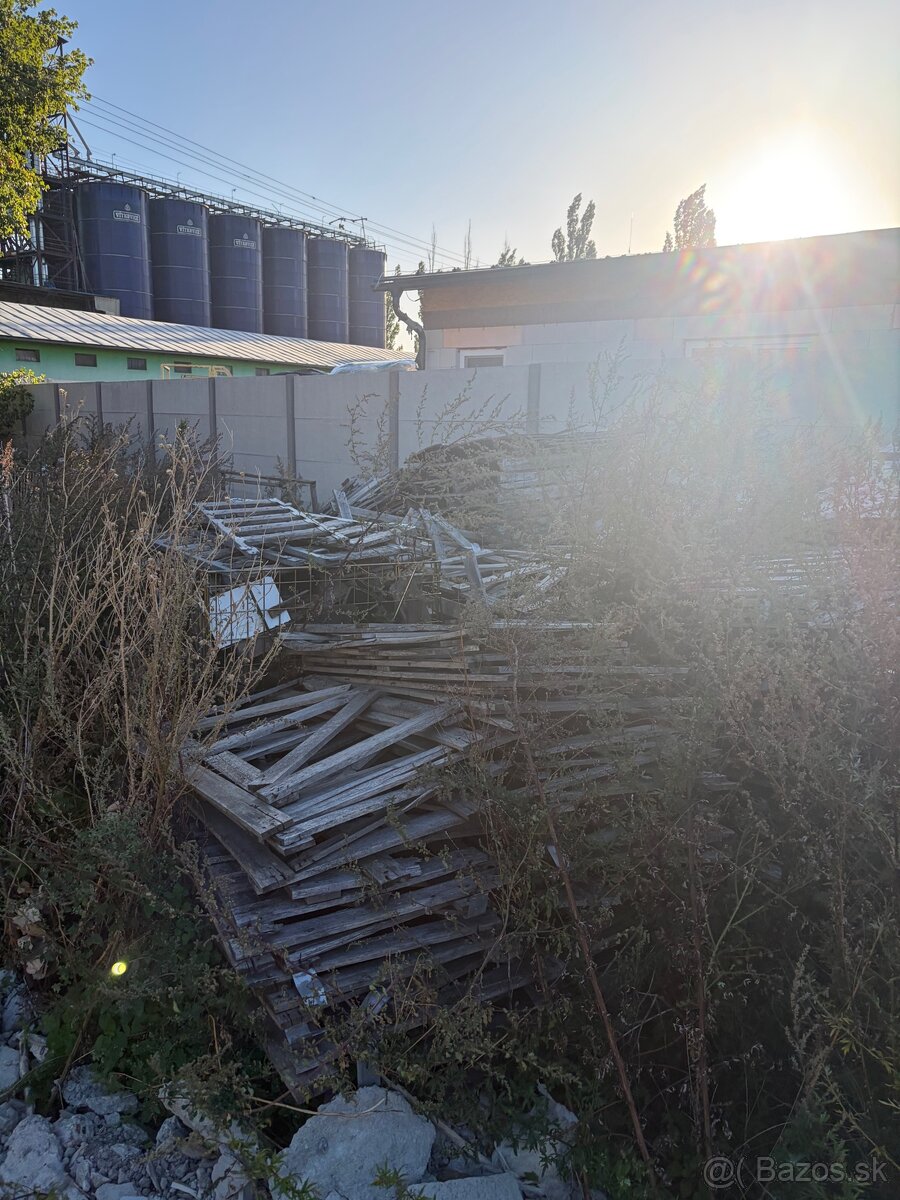 Darujem poskodene palety. - 4