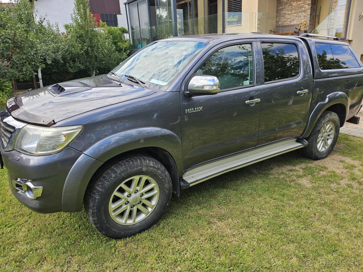 Toyota Hilux 3.0 D-4D 126kW ,2014 193tkm, SK auto, 2.maj