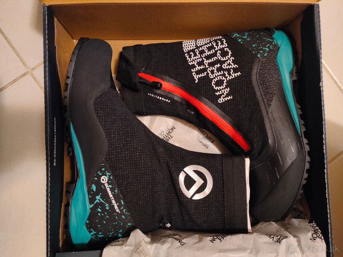 TNF Summit Series Cayesh FUTURELIGHT - 4