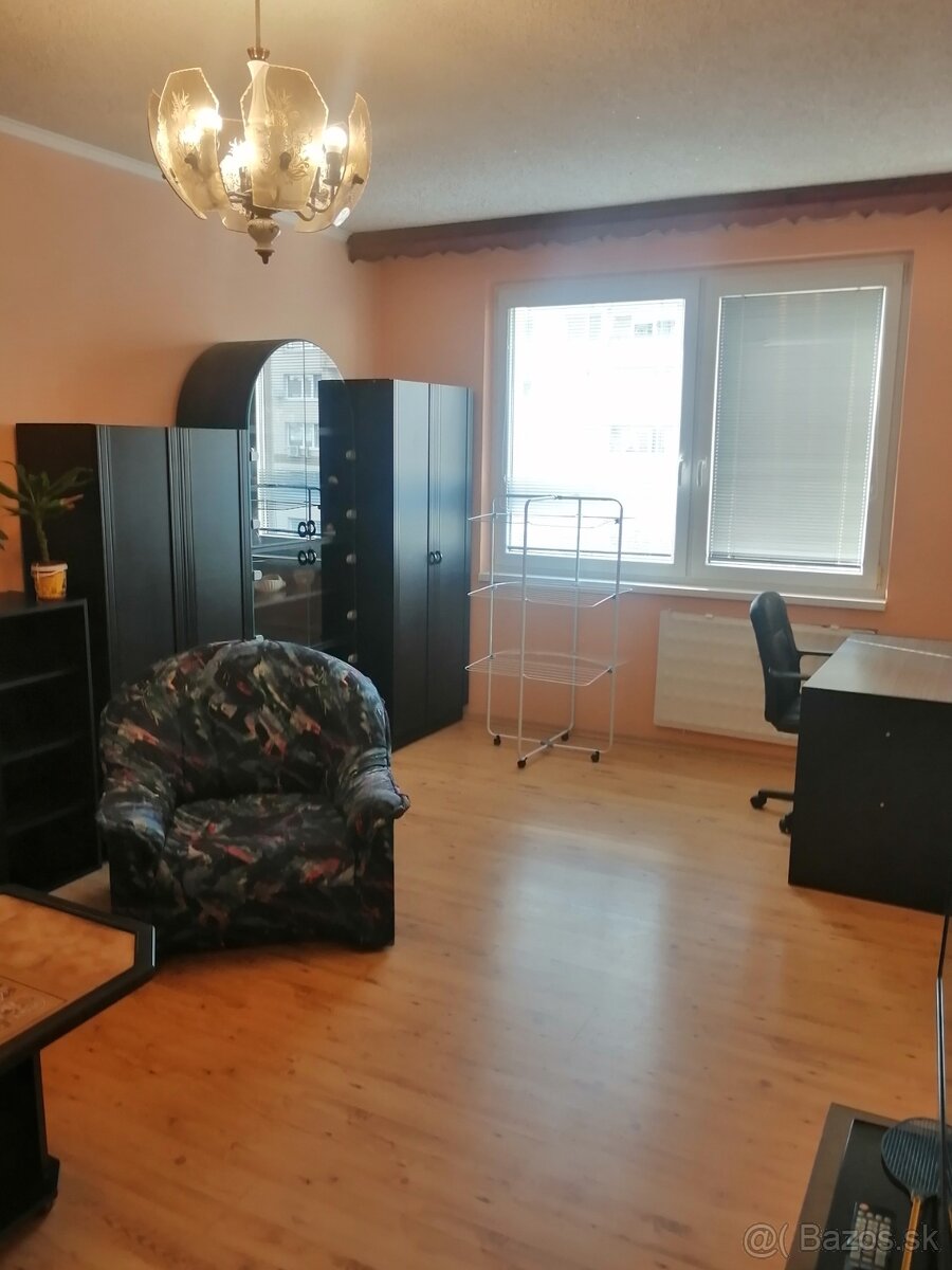 Prenájom 3 izbový byt , Levice , Kyjevská ul. - 4