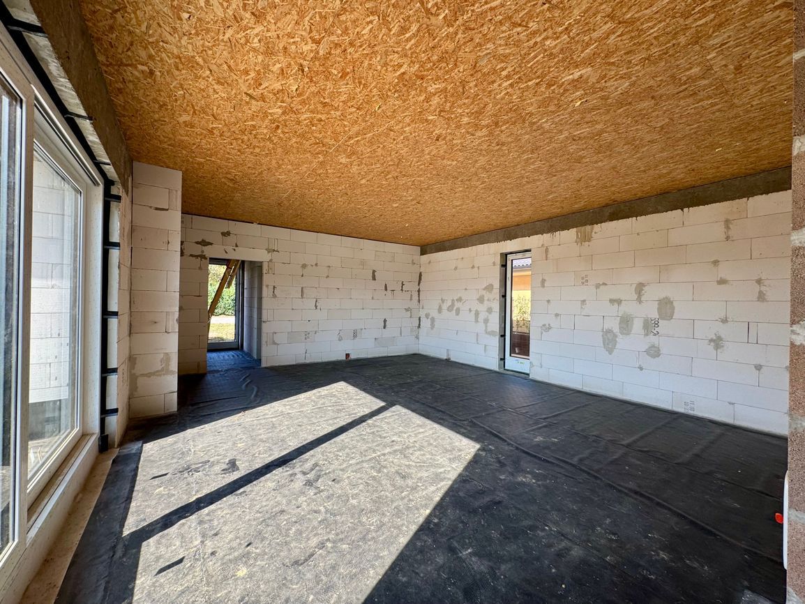 BENIAKOVCE - 4 IZBOVÝ PEKNÝ RD 107 M2 S TERASOU, HRUBÁ STAVB - 4