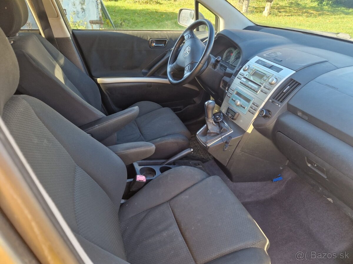 Toyota Corolla Verso - 4