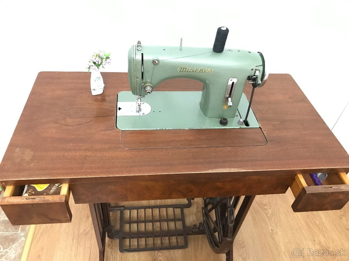 Predám ŠIJACÍ STROJ MINERVA - 4