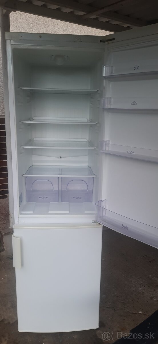Chladnicka s mrazničkou - 4