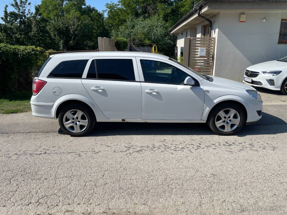 Opel Astra 1.7CDTi - 4