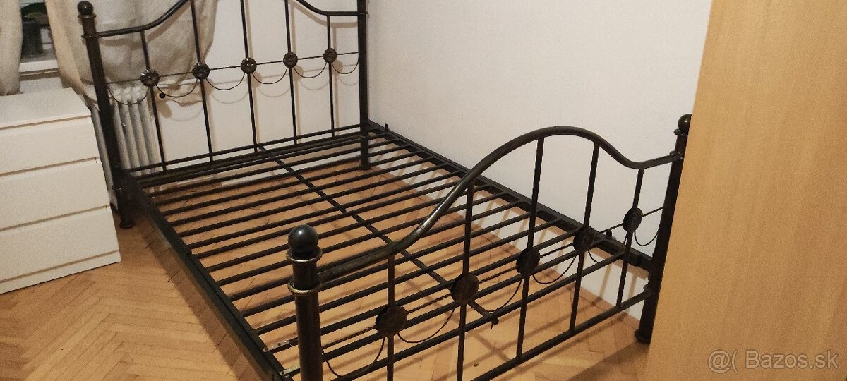 Predám posteľ s rozmermi 1,4 x 2,0 - 4