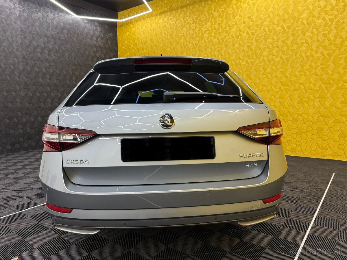 Superb Combi 2.0 TDI 4x4 Sportline - 4