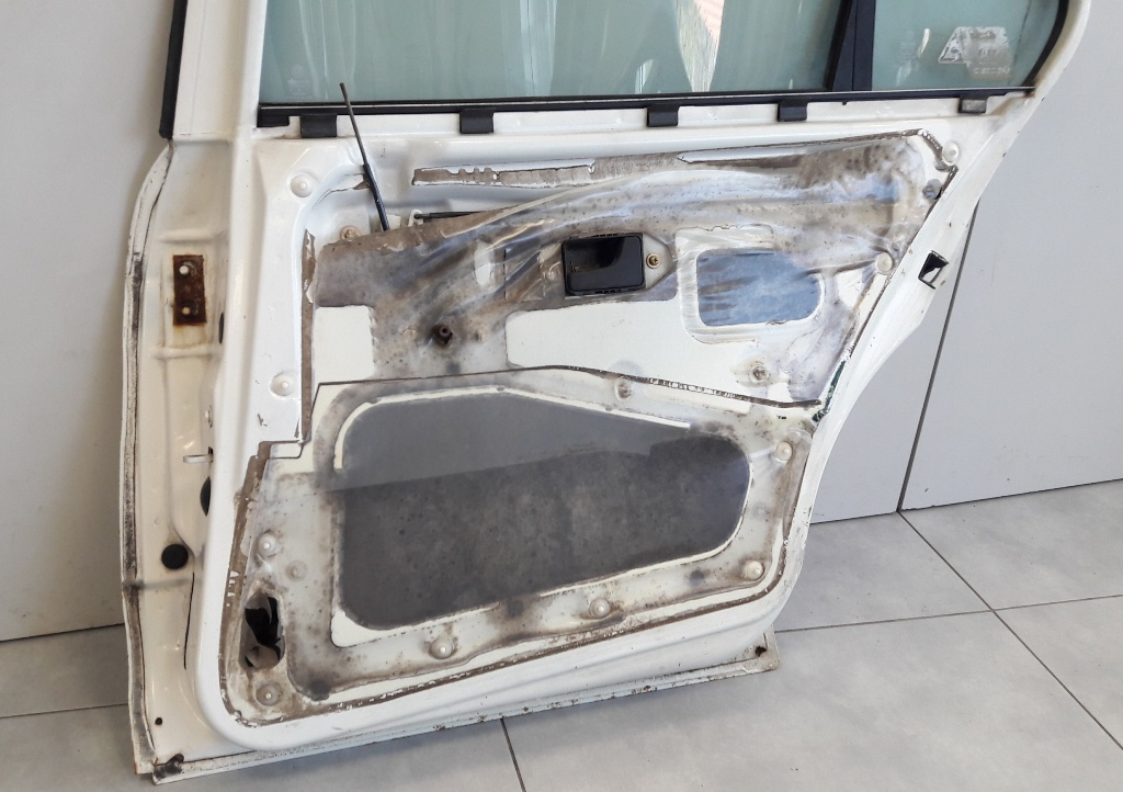 BMW 3 E30 Zadné dvere - 4