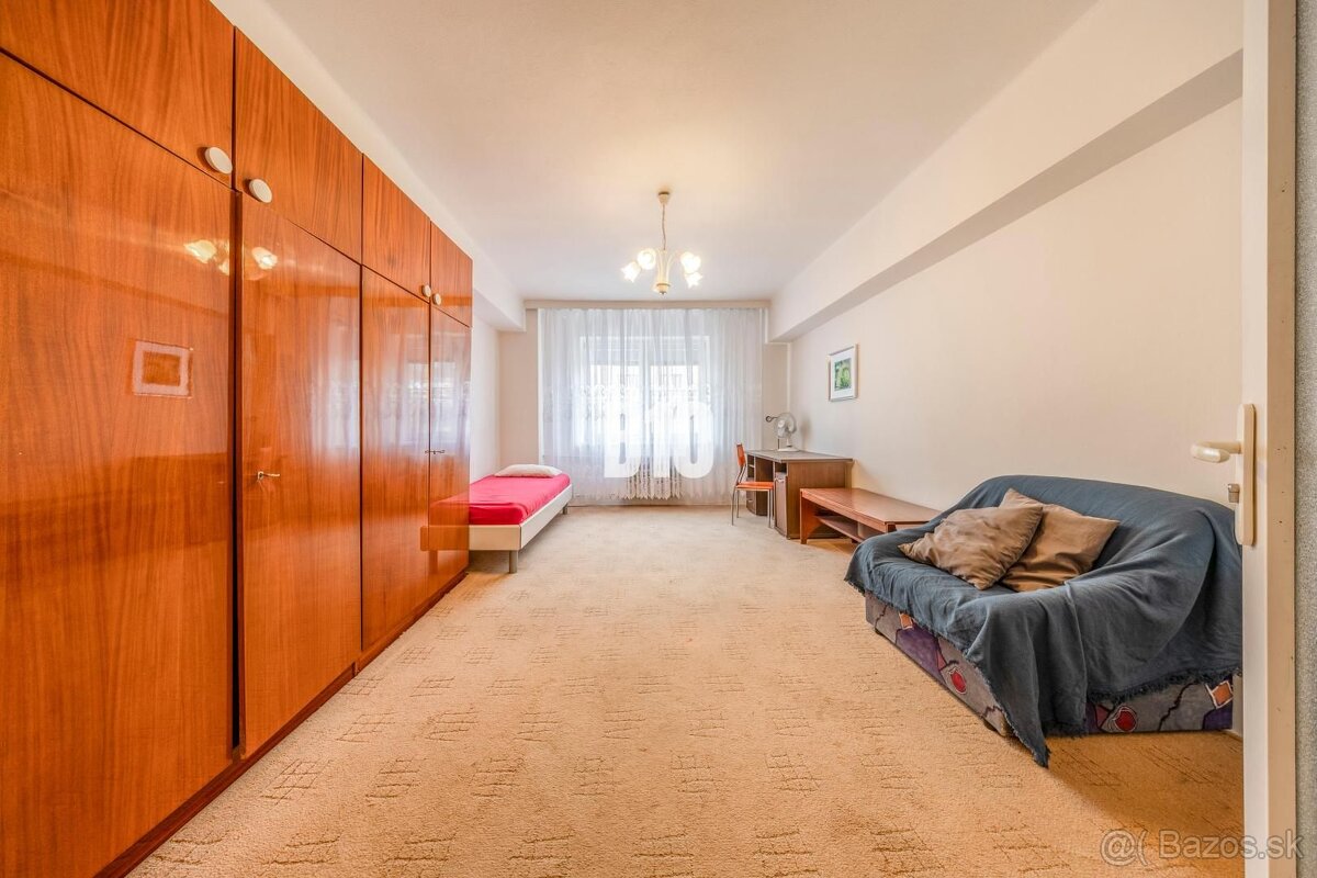 KRÍŽNA: VEĽKORYSÝ 4-IZBOVÝ BYT S RETRO ŠARMOM BLÍZKO CENTRA - 4