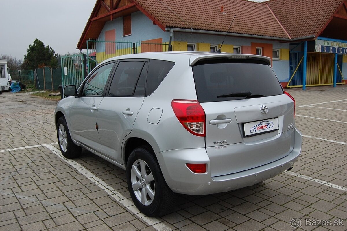 Toyota RAV4 2.0 benzín - 4