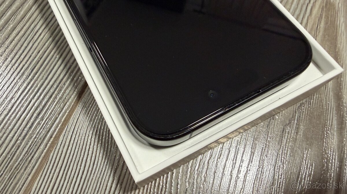 iPhone 16 Pro 128 GB čierny titán - 4