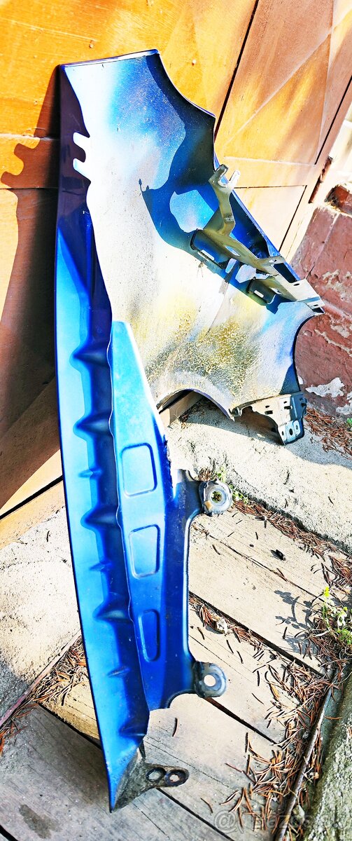 VW Golf 5 - Predný lavy blatnik - 1k6880681A - 4