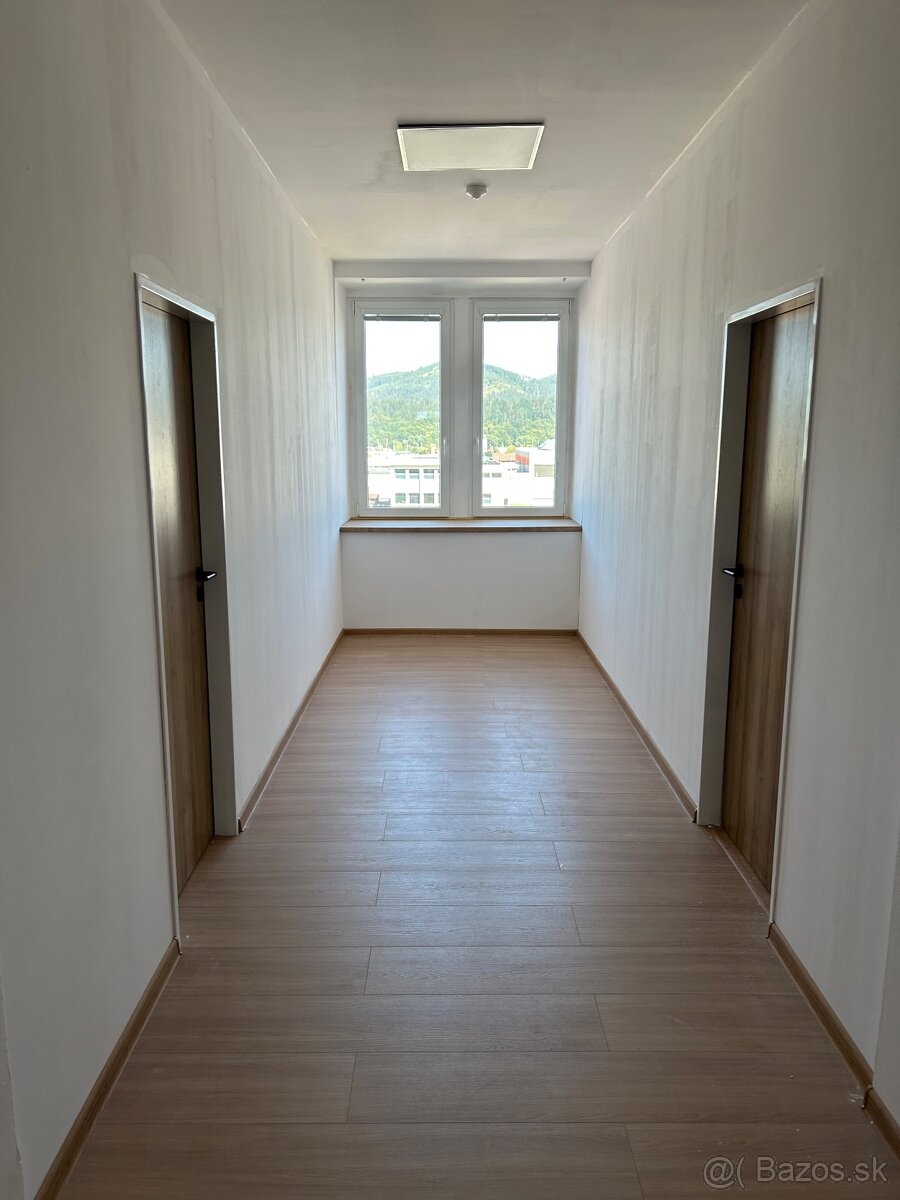 Kancelárie (31m2) blízko centra s parkovaním - 4