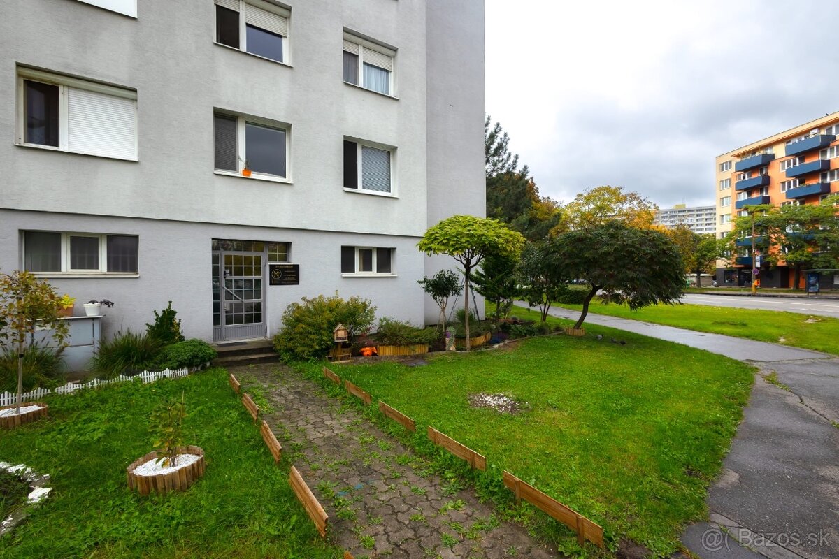 Prenajmem miestnosť v útulnom salóne na začiatku Bratislavy - 4