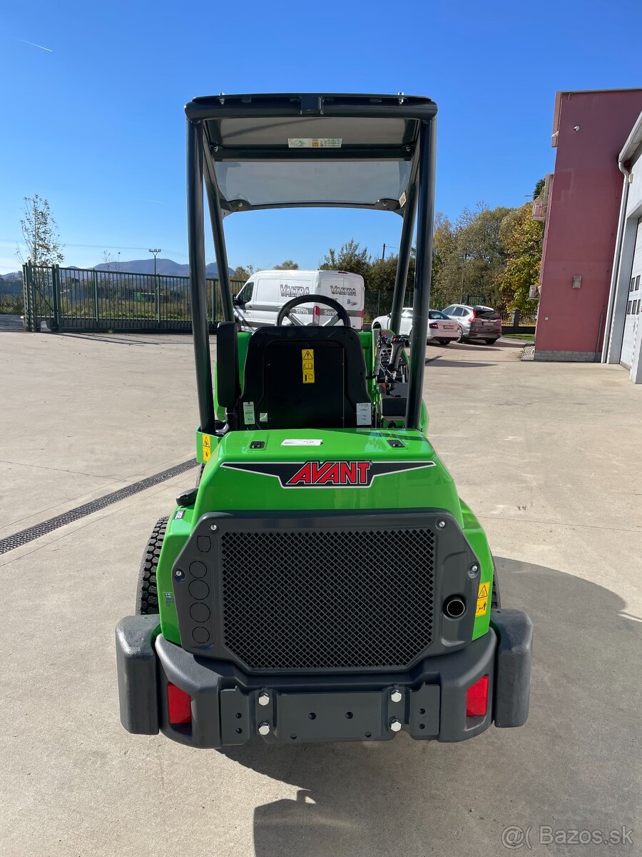 Predvádzací nový nakladač AVANT 528 - 4
