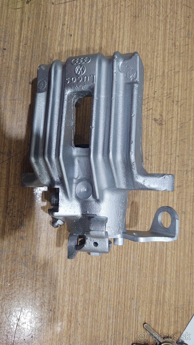 Zadný brzdový strmeň Octavia Mk1 - 4