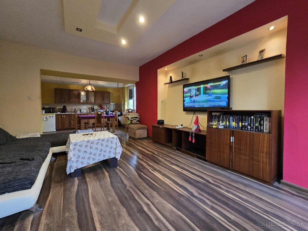 Dom v obci Medvecké - 4