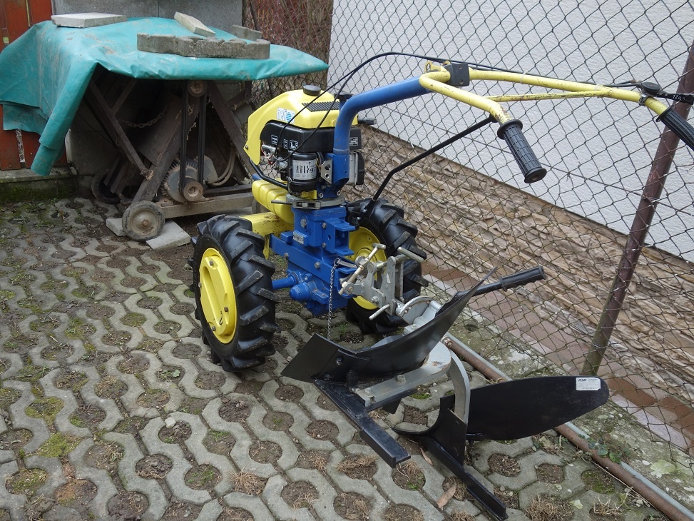 Podvozok na Agzat s pluhom - 4