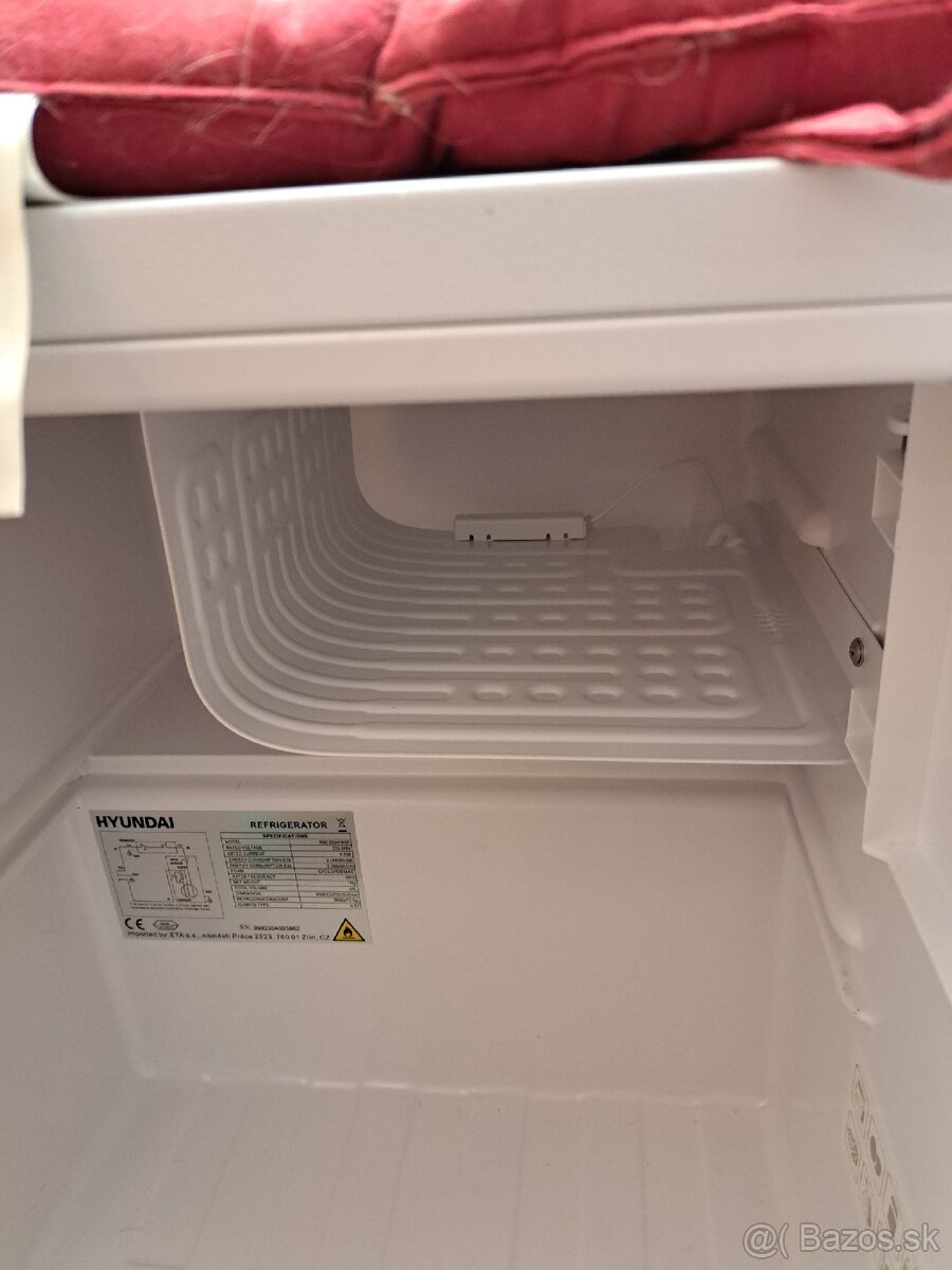 chladnička s mraziakom značka Hyundaj. - 4