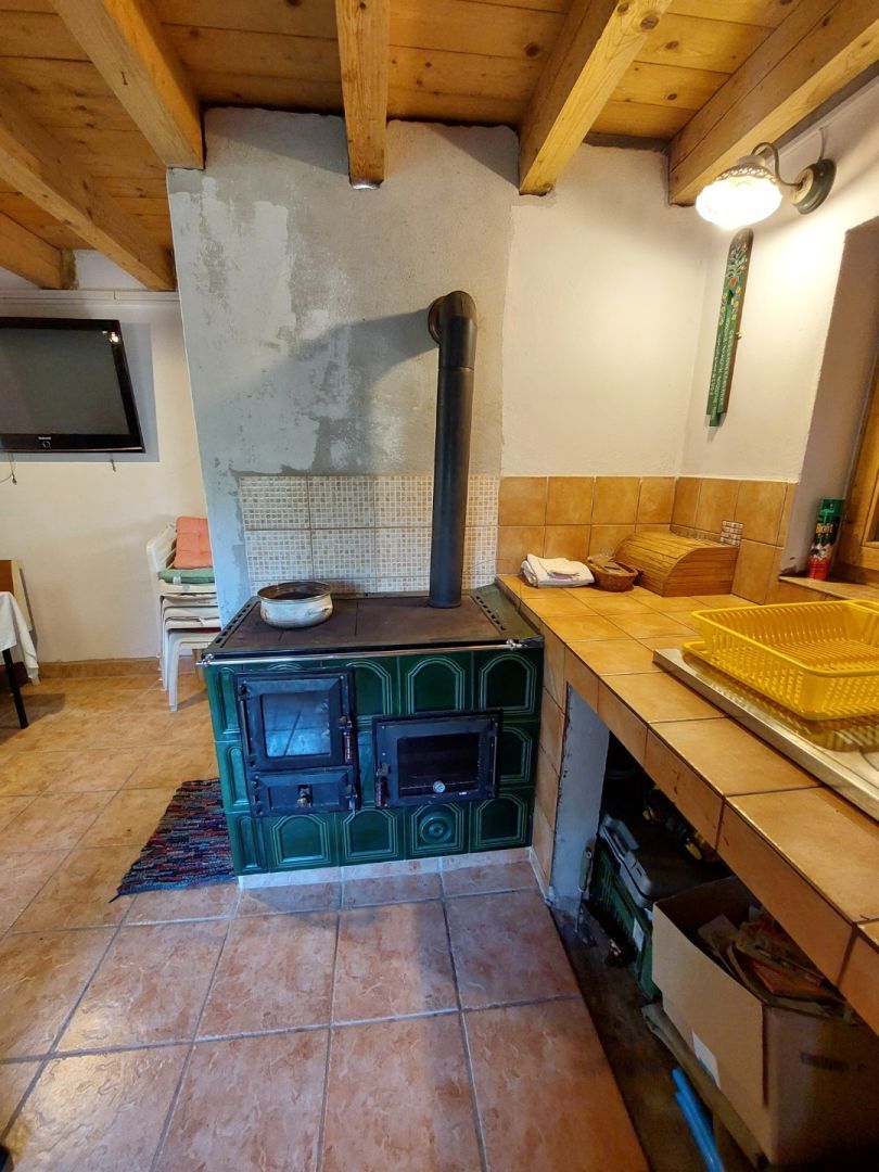 PINK Reality - Záhradka s murovanou poschodovou chatou v obc - 4