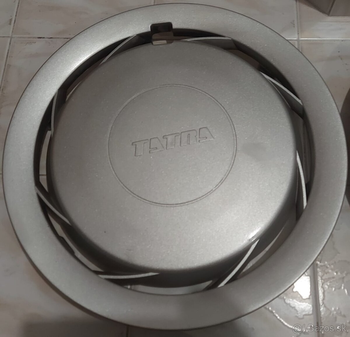 Tatra 613 puklice - 4