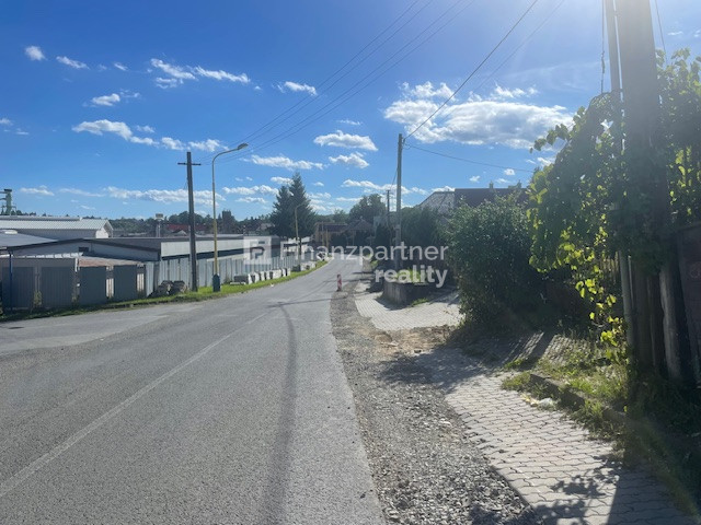 Popcornový pozemok so starším RD ako záhradné sady (F679-14 - 4