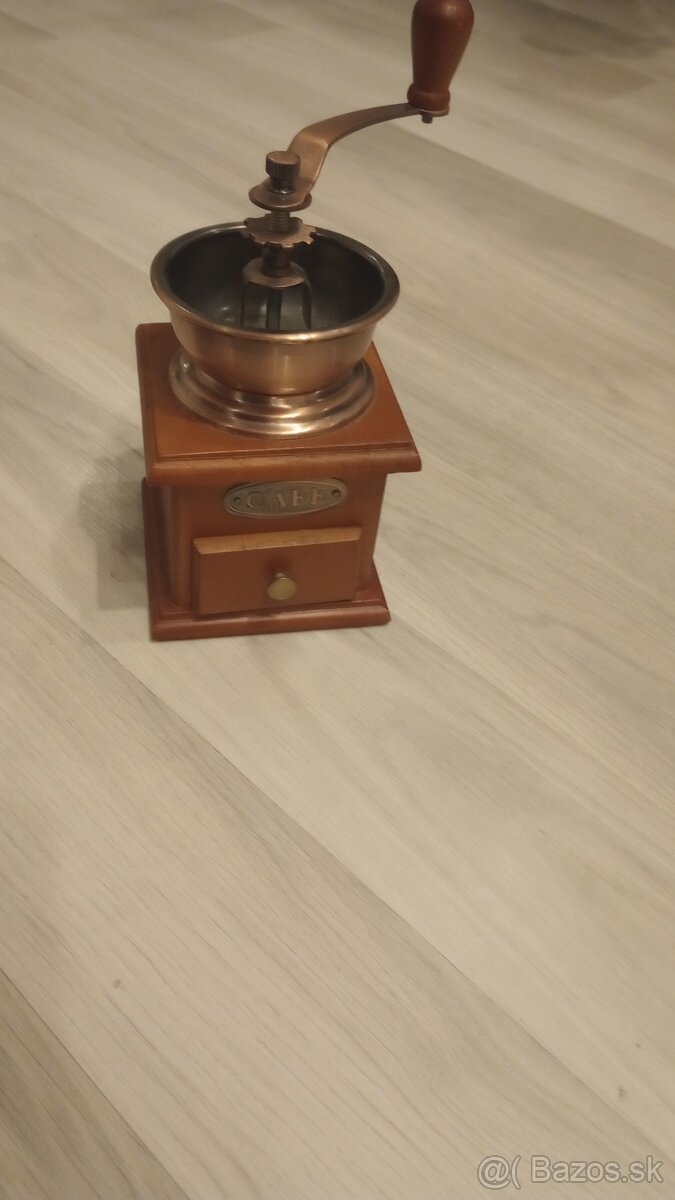 Mlynček na kávu ručný - 4
