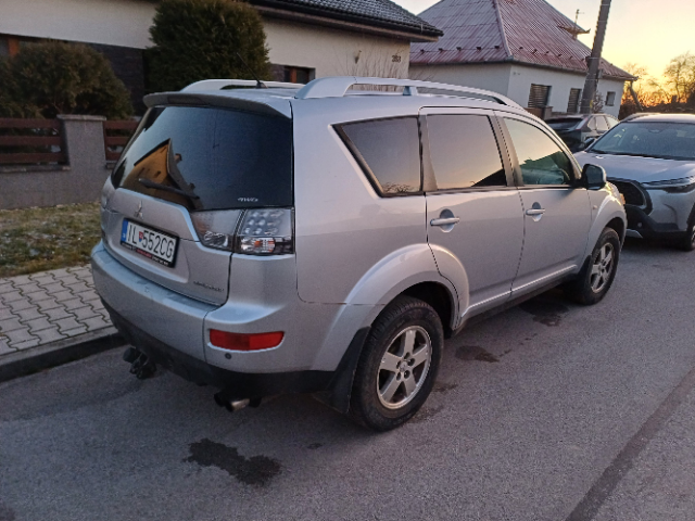 Mitsubishi Outlander - 4