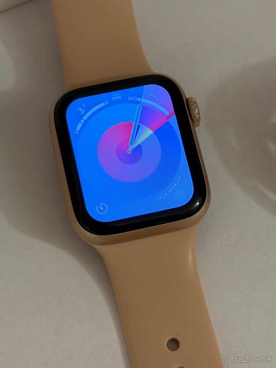 Apple watch SE 40mm , pekný stav, s nabíjačkou a krab - 4