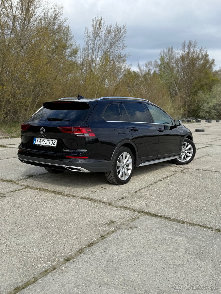 Volkwagen Golf Alltrack 2.0TDI 4MOTION DSG Matrix Pano - 4